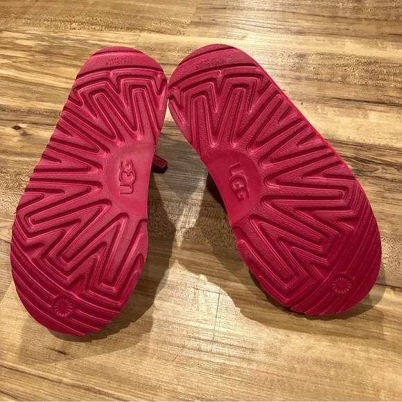 UGG size 11 Hot Pink Boots Cozy and Fashionable EUC - Picture 6 of 10